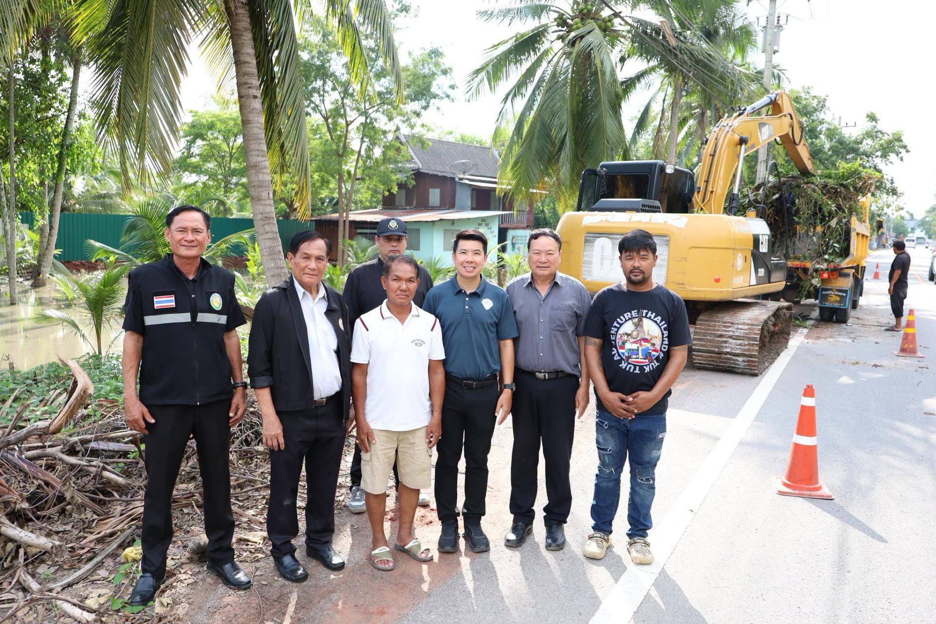 อบจ.สมุทรสงคราม เร่งรับมือสถานการณ์น้ำท่วม ลงพื้นที่ติดตามปัญหา ขุดลอกคลองเพิ่มทางระบายน้ำ พร้อมสนับสนุนและประสานงานทุกภาคส่วน
